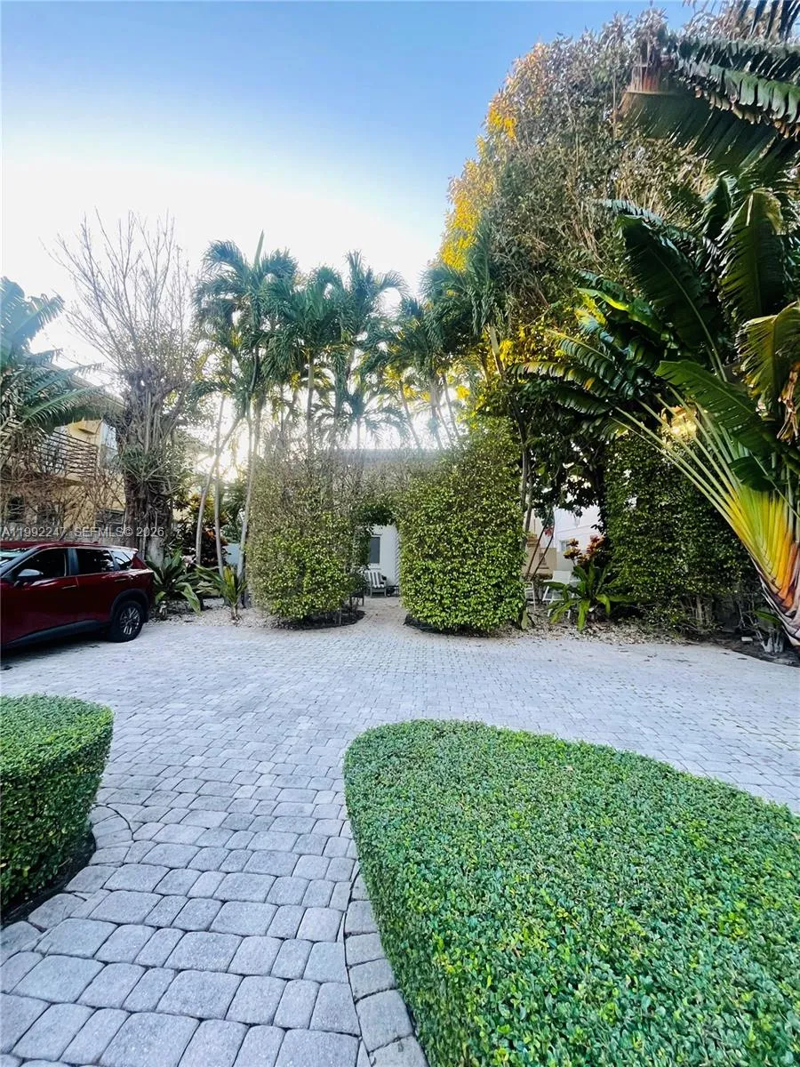 8036 Harding Ave 3, Miami Beach, Florida 33141, Miami Beach, Florida 33141, 1 Bedroom Bedrooms, ,1 BathroomBathrooms,Residential Lease,For Rent,8036 Harding Ave 3, Miami Beach, Florida 33141,A11992247
