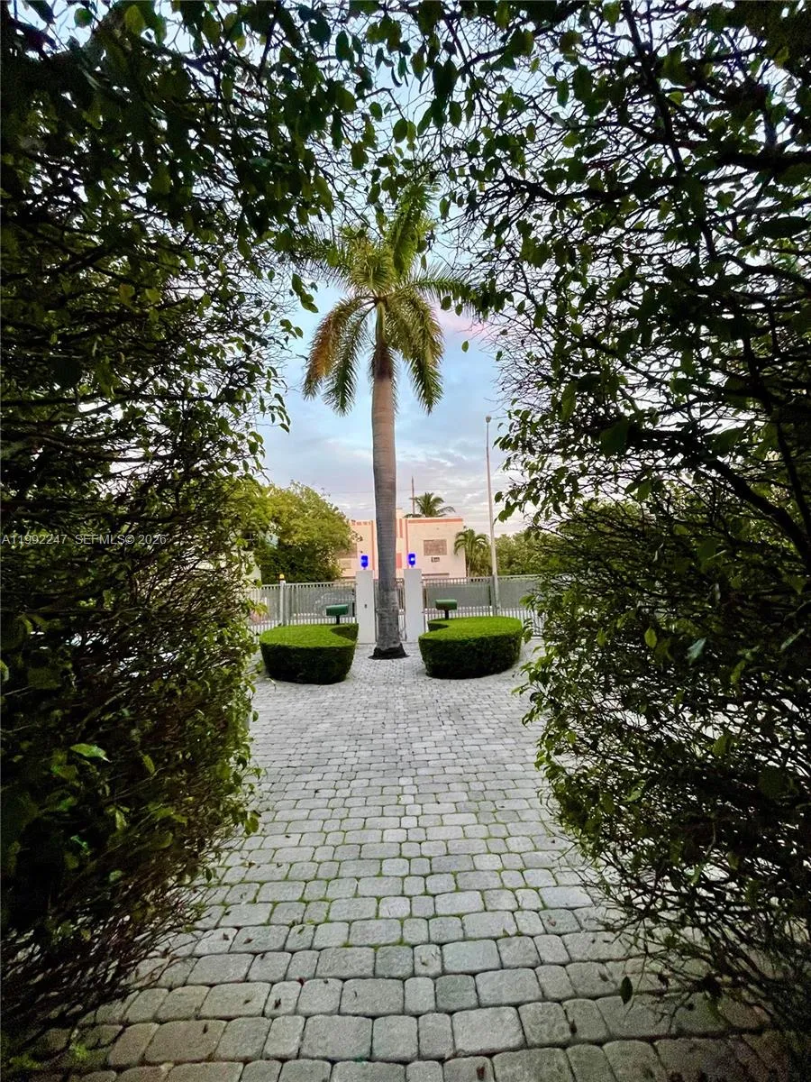 8036 Harding Ave 3, Miami Beach, Florida 33141, Miami Beach, Florida 33141, 1 Bedroom Bedrooms, ,1 BathroomBathrooms,Residential Lease,For Rent,8036 Harding Ave 3, Miami Beach, Florida 33141,A11992247