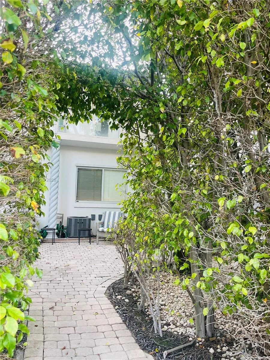 8036 Harding Ave 3, Miami Beach, Florida 33141, Miami Beach, Florida 33141, 1 Bedroom Bedrooms, ,1 BathroomBathrooms,Residential Lease,For Rent,8036 Harding Ave 3, Miami Beach, Florida 33141,A11992247