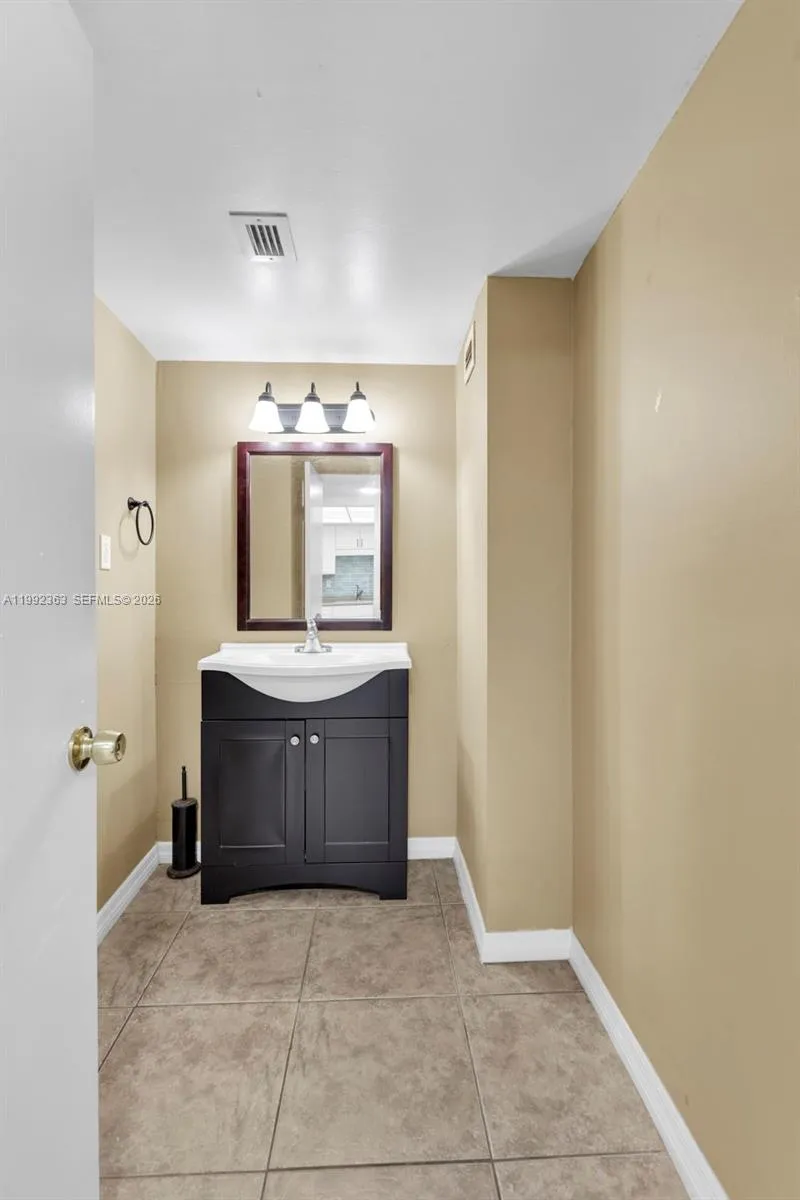 18011 Biscayne Blvd 903, Aventura, Florida 33160, Aventura, Florida 33160, 1 Bedroom Bedrooms, ,1 BathroomBathrooms,Residential,For Sale,18011 Biscayne Blvd 903, Aventura, Florida 33160,A11992363