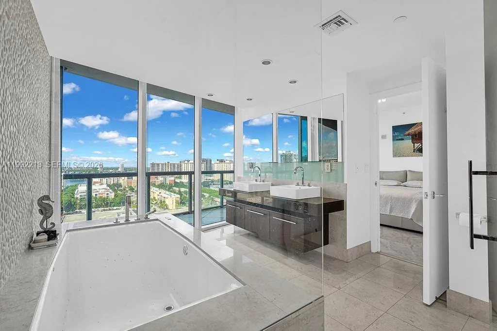 17121 Collins Ave 1808, Sunny Isles Beach, Florida, Sunny Isles Beach, Florida 33160, 3 Bedrooms Bedrooms, ,3 BathroomsBathrooms,Residential Lease,For Rent,17121 Collins Ave 1808, Sunny Isles Beach, Florida,A11992213