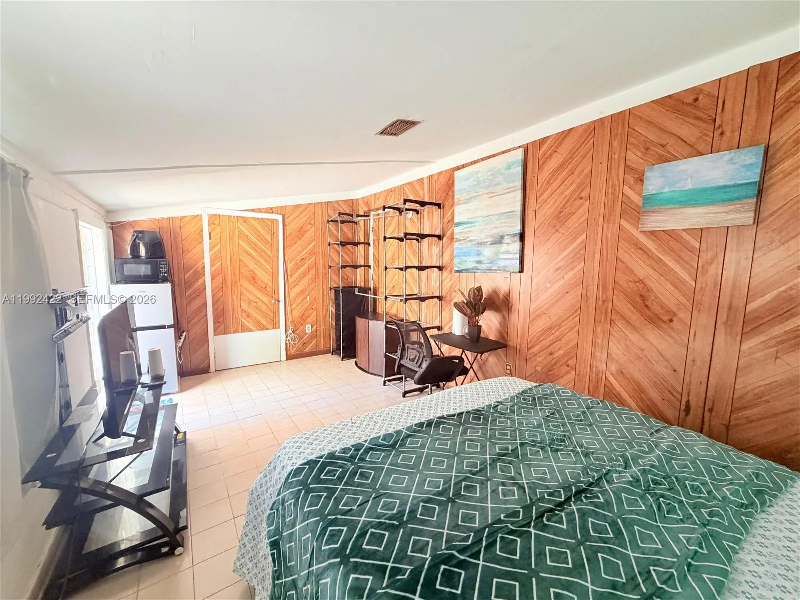 19631 Ne 12th Ct Eff, Miami, Florida 33179, Miami, Florida 33179, 1 Bedroom Bedrooms, ,1 BathroomBathrooms,Residential Lease,For Rent,19631 Ne 12th Ct Eff, Miami, Florida 33179,A11992422