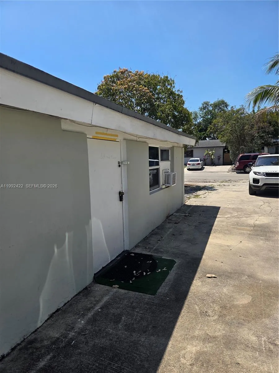 19631 Ne 12th Ct Eff, Miami, Florida 33179, Miami, Florida 33179, 1 Bedroom Bedrooms, ,1 BathroomBathrooms,Residential Lease,For Rent,19631 Ne 12th Ct Eff, Miami, Florida 33179,A11992422