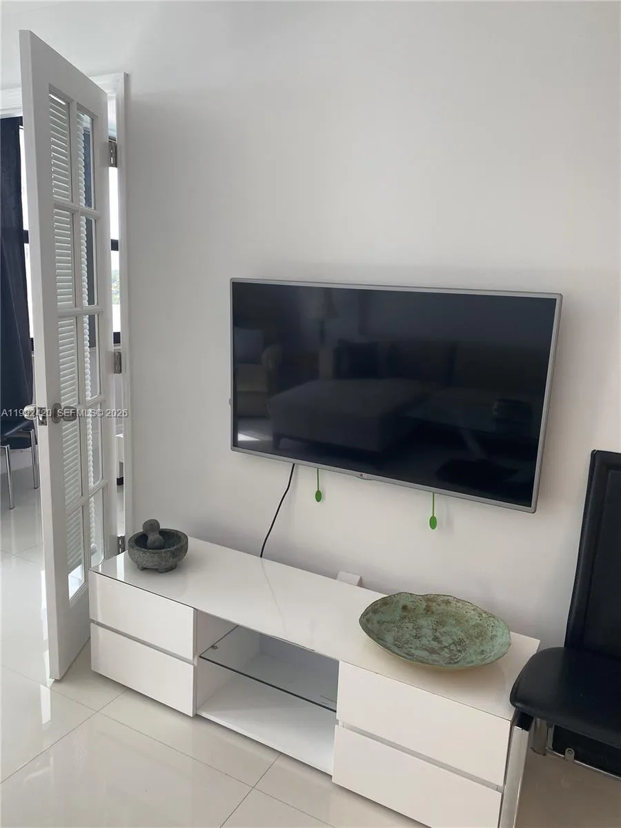 Miami Beach, Florida 33140, 2 Bedrooms Bedrooms, ,2 BathroomsBathrooms,Residential Lease,For Rent,A11992420