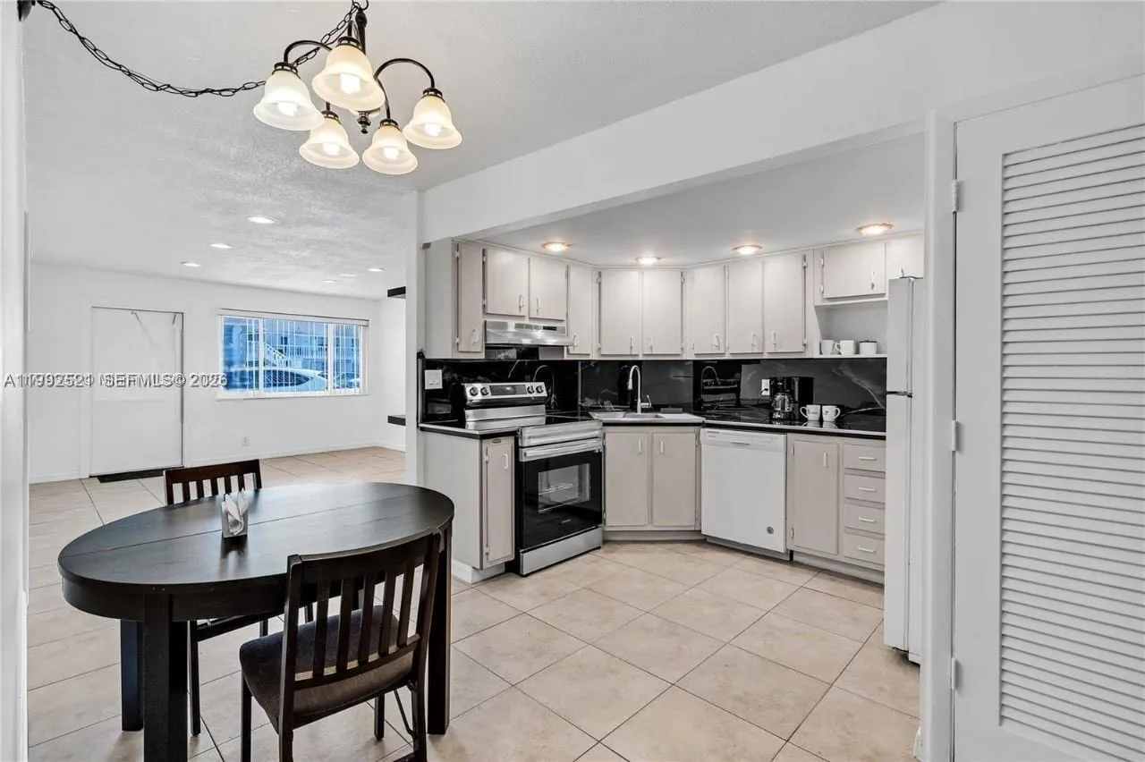 2175 Ne 56th St 107, Fort Lauderdale, Florida 3330, Fort Lauderdale, Florida 33308, 2 Bedrooms Bedrooms, ,1 BathroomBathrooms,Residential Lease,For Rent,2175 Ne 56th St 107, Fort Lauderdale, Florida 3330,A11992521