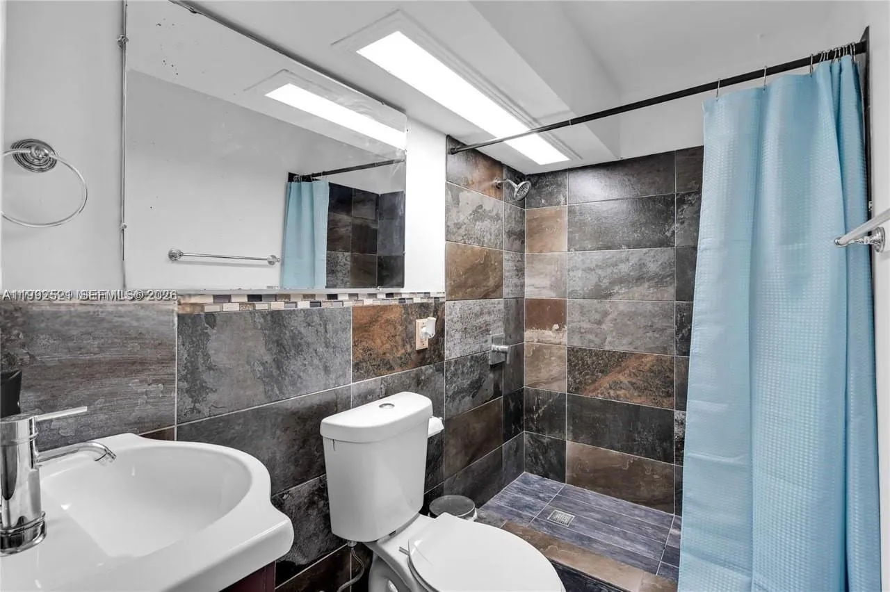 2175 Ne 56th St 107, Fort Lauderdale, Florida 3330, Fort Lauderdale, Florida 33308, 2 Bedrooms Bedrooms, ,1 BathroomBathrooms,Residential Lease,For Rent,2175 Ne 56th St 107, Fort Lauderdale, Florida 3330,A11992521