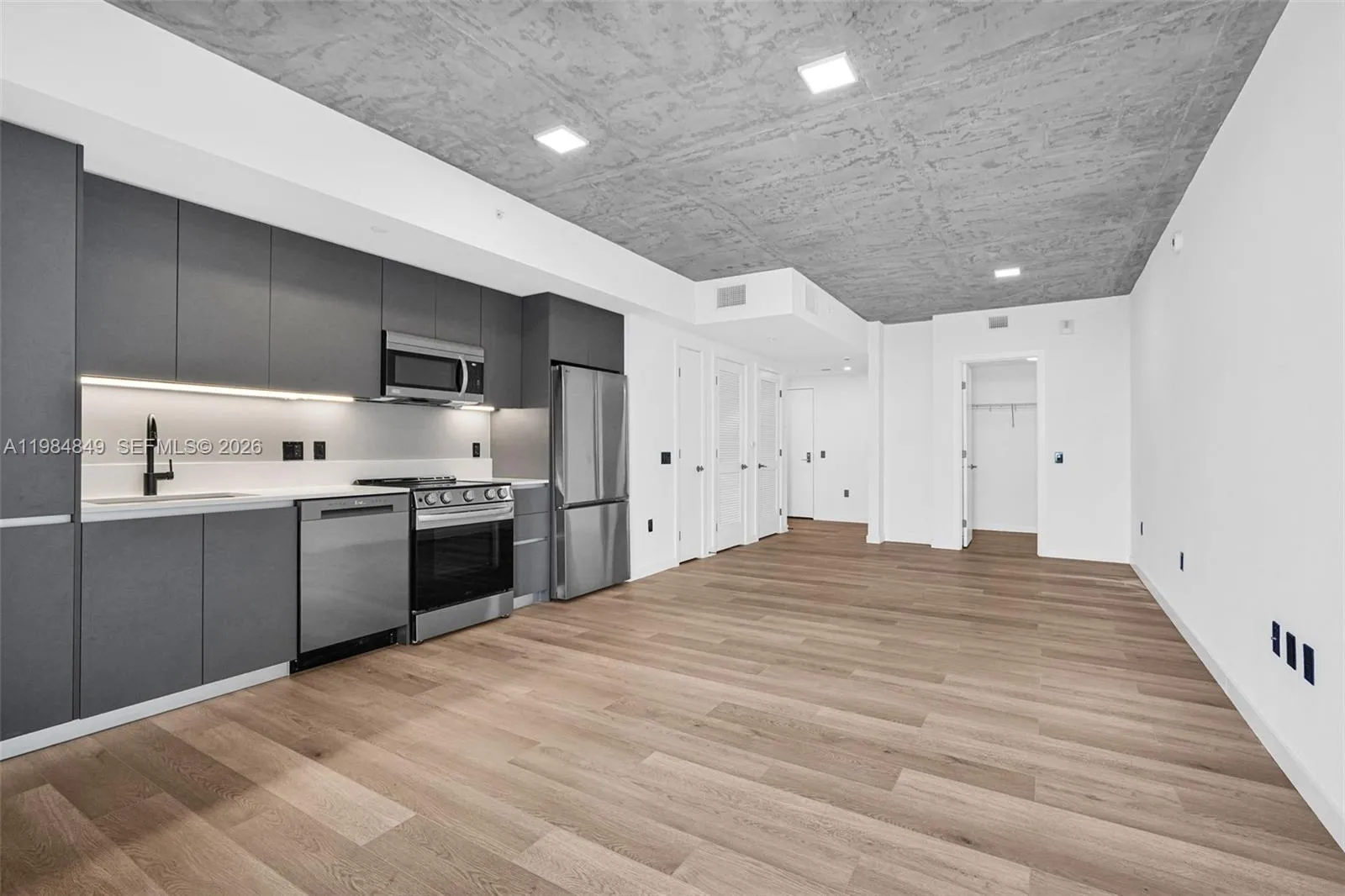 307 Sw 5th St 1809, Fort Lauderdale, Florida 33315, Fort Lauderdale, Florida 33315, 2 Bedrooms Bedrooms, ,1 BathroomBathrooms,Residential Lease,For Rent,307 Sw 5th St 1809, Fort Lauderdale, Florida 33315,A11984849