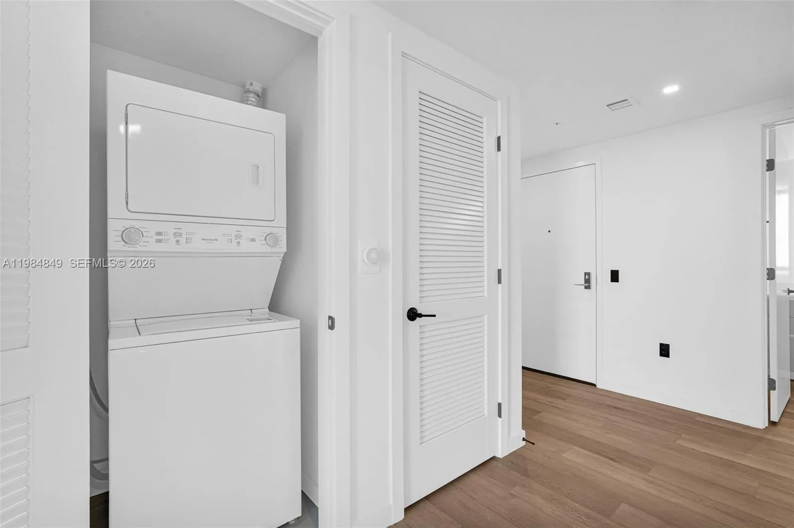 307 Sw 5th St 1809, Fort Lauderdale, Florida 33315, Fort Lauderdale, Florida 33315, 2 Bedrooms Bedrooms, ,1 BathroomBathrooms,Residential Lease,For Rent,307 Sw 5th St 1809, Fort Lauderdale, Florida 33315,A11984849