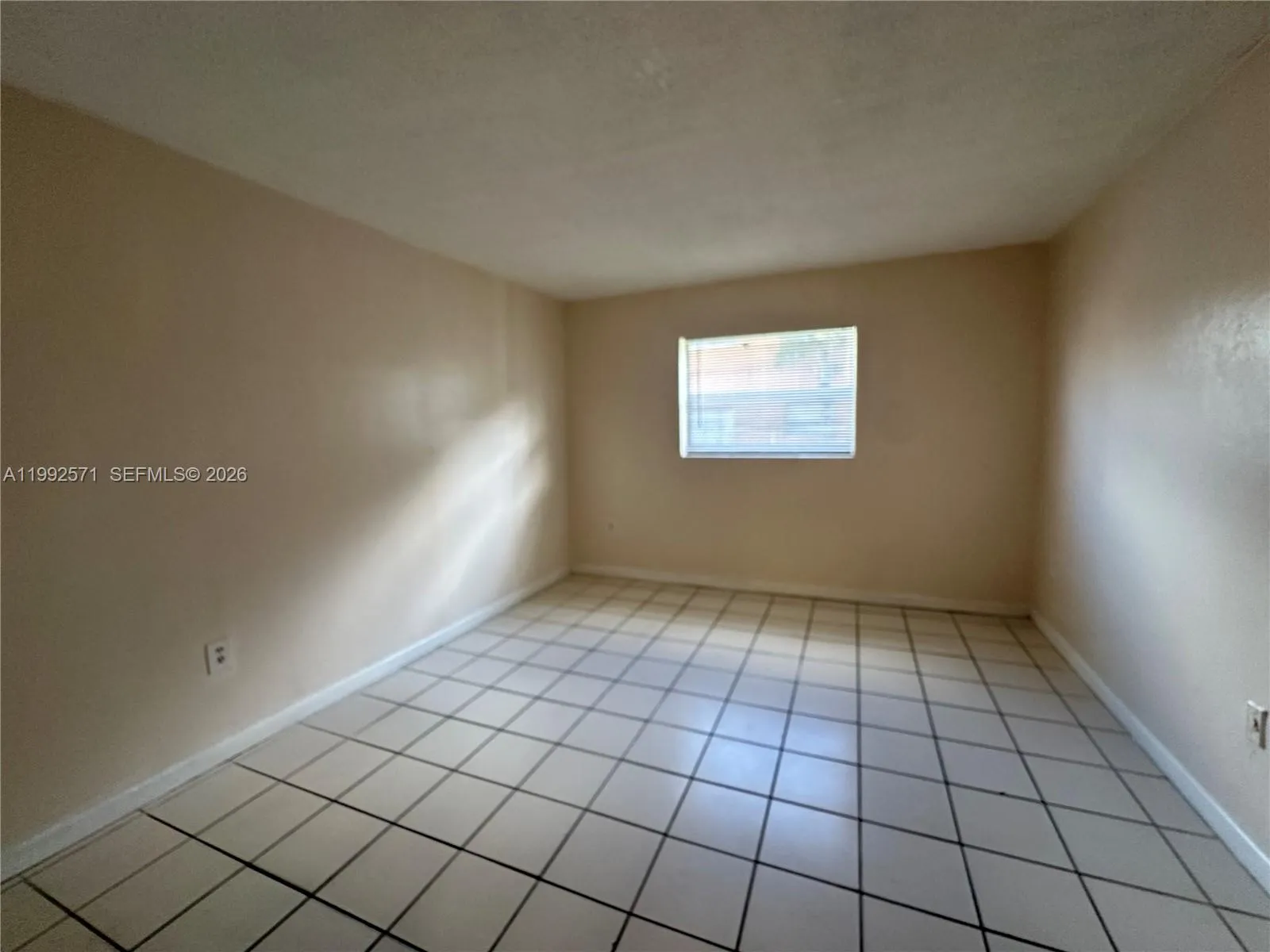 1008 Nw 45th Ave 9, Miami, Florida 33126, Miami, Florida 33126, 1 Bedroom Bedrooms, ,1 BathroomBathrooms,Residential Lease,For Rent,1008 Nw 45th Ave 9, Miami, Florida 33126,A11992571