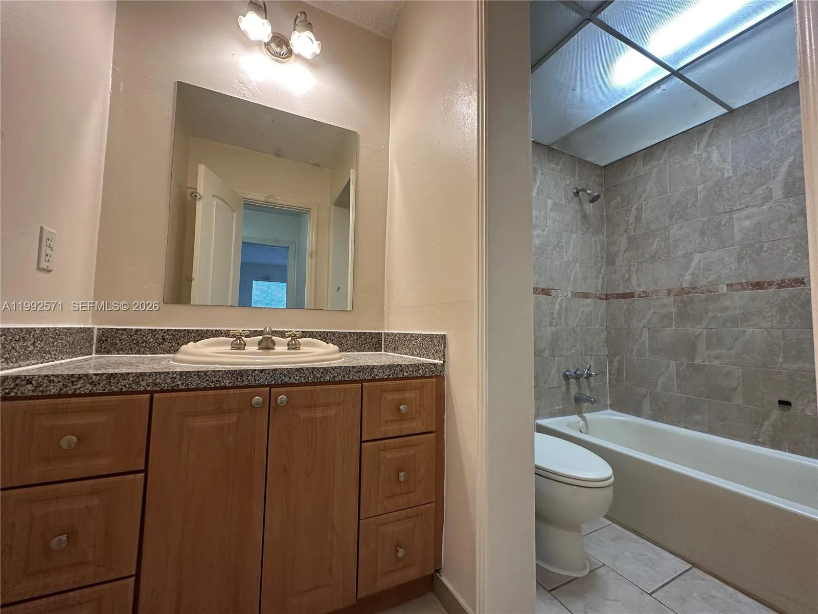 1008 Nw 45th Ave 9, Miami, Florida 33126, Miami, Florida 33126, 1 Bedroom Bedrooms, ,1 BathroomBathrooms,Residential Lease,For Rent,1008 Nw 45th Ave 9, Miami, Florida 33126,A11992571