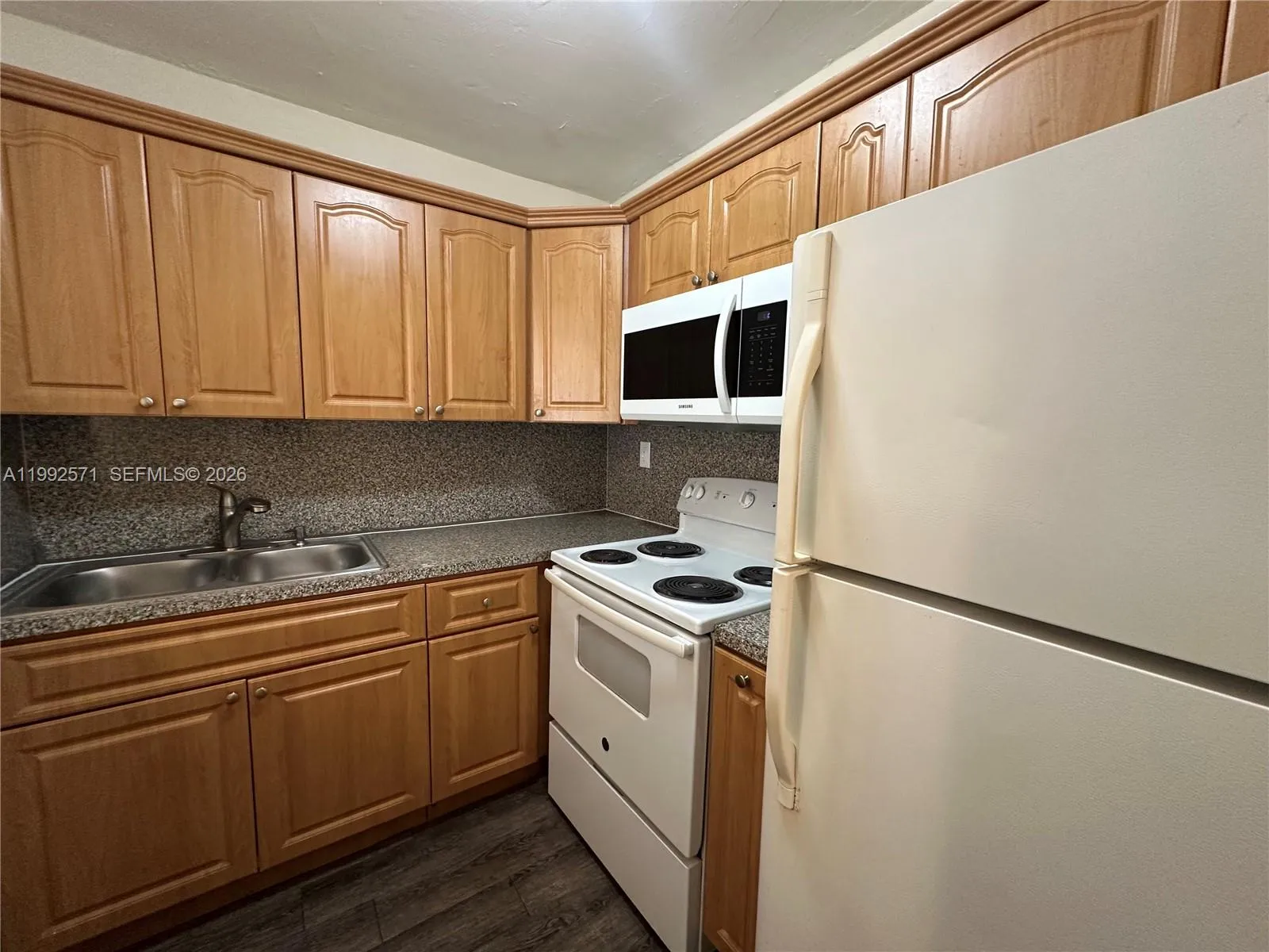 1008 Nw 45th Ave 9, Miami, Florida 33126, Miami, Florida 33126, 1 Bedroom Bedrooms, ,1 BathroomBathrooms,Residential Lease,For Rent,1008 Nw 45th Ave 9, Miami, Florida 33126,A11992571