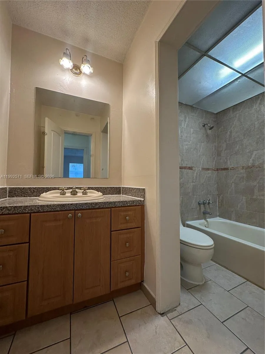 1008 Nw 45th Ave 9, Miami, Florida 33126, Miami, Florida 33126, 1 Bedroom Bedrooms, ,1 BathroomBathrooms,Residential Lease,For Rent,1008 Nw 45th Ave 9, Miami, Florida 33126,A11992571