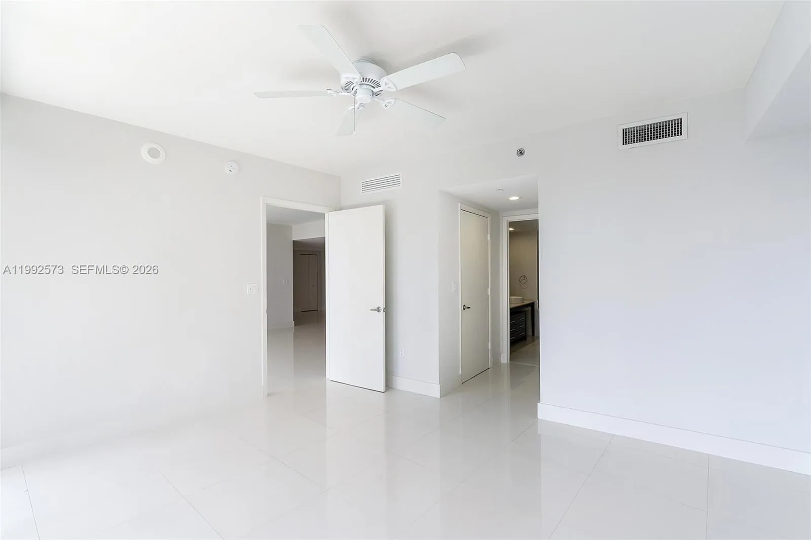 495 Brickell Ave Bay407, Miami, Florida 33131, Miami, Florida 33131, 2 Bedrooms Bedrooms, ,2 BathroomsBathrooms,Residential Lease,For Rent,495 Brickell Ave Bay407, Miami, Florida 33131,A11992573