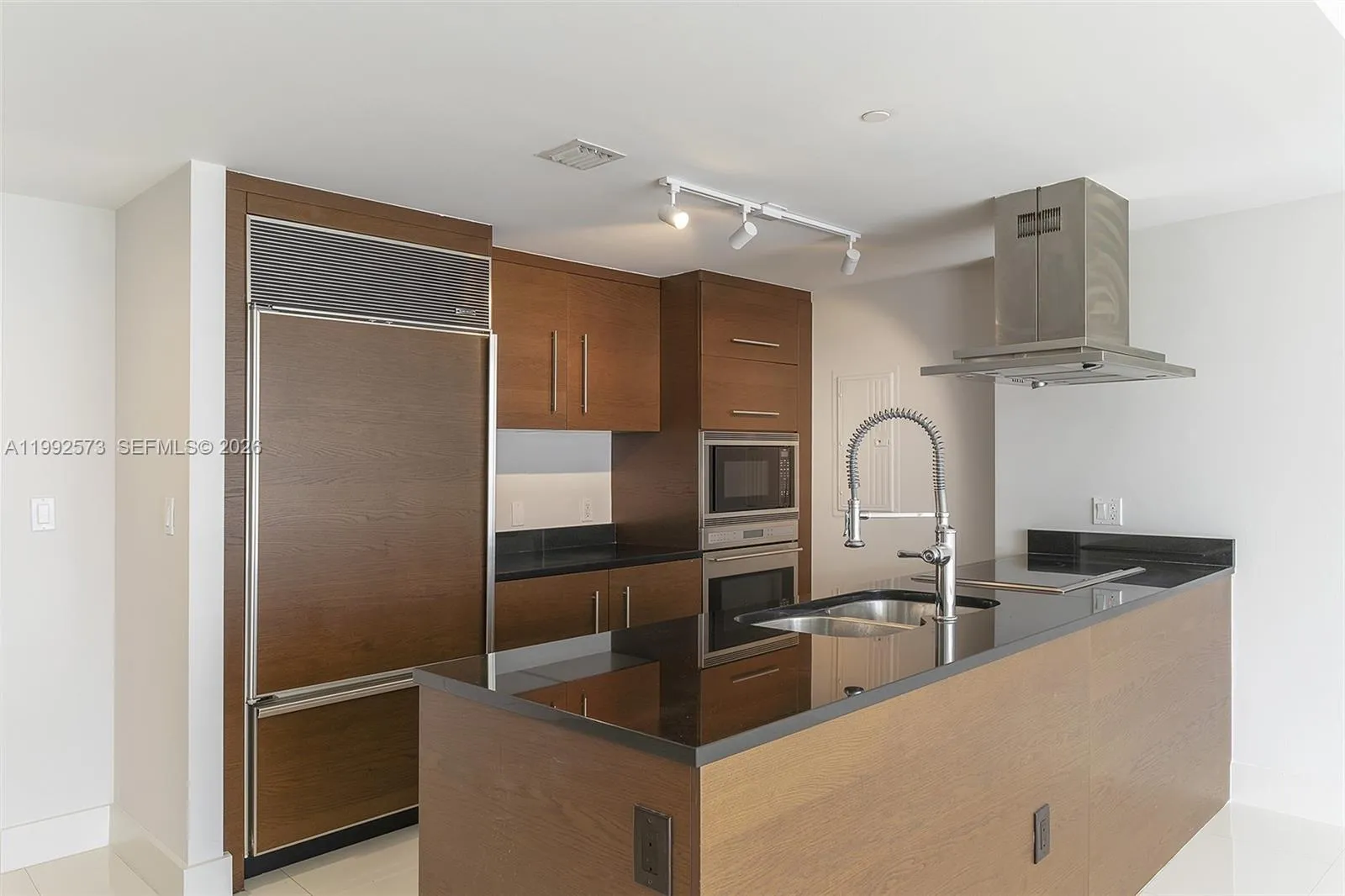 495 Brickell Ave Bay407, Miami, Florida 33131, Miami, Florida 33131, 2 Bedrooms Bedrooms, ,2 BathroomsBathrooms,Residential Lease,For Rent,495 Brickell Ave Bay407, Miami, Florida 33131,A11992573