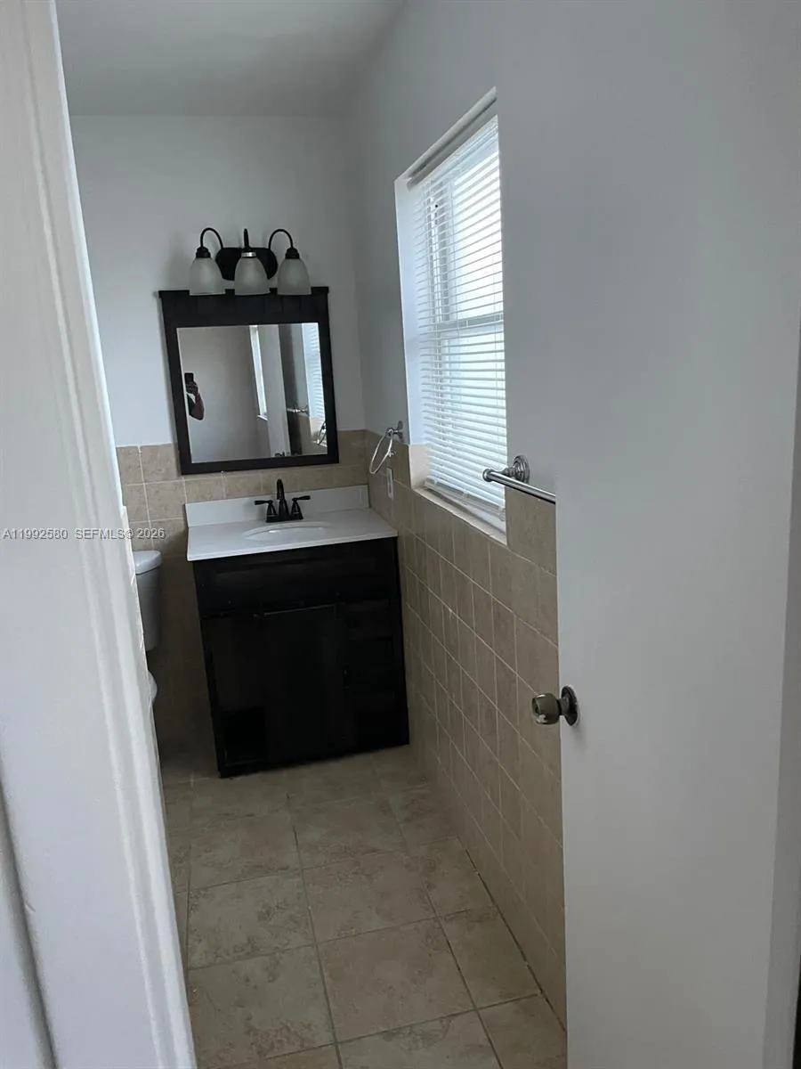 222 Sw 1st St H-5, Pompano Beach, Florida 33060, Pompano Beach, Florida 33060, 2 Bedrooms Bedrooms, ,2 BathroomsBathrooms,Residential Lease,For Rent,222 Sw 1st St H-5, Pompano Beach, Florida 33060,A11992580