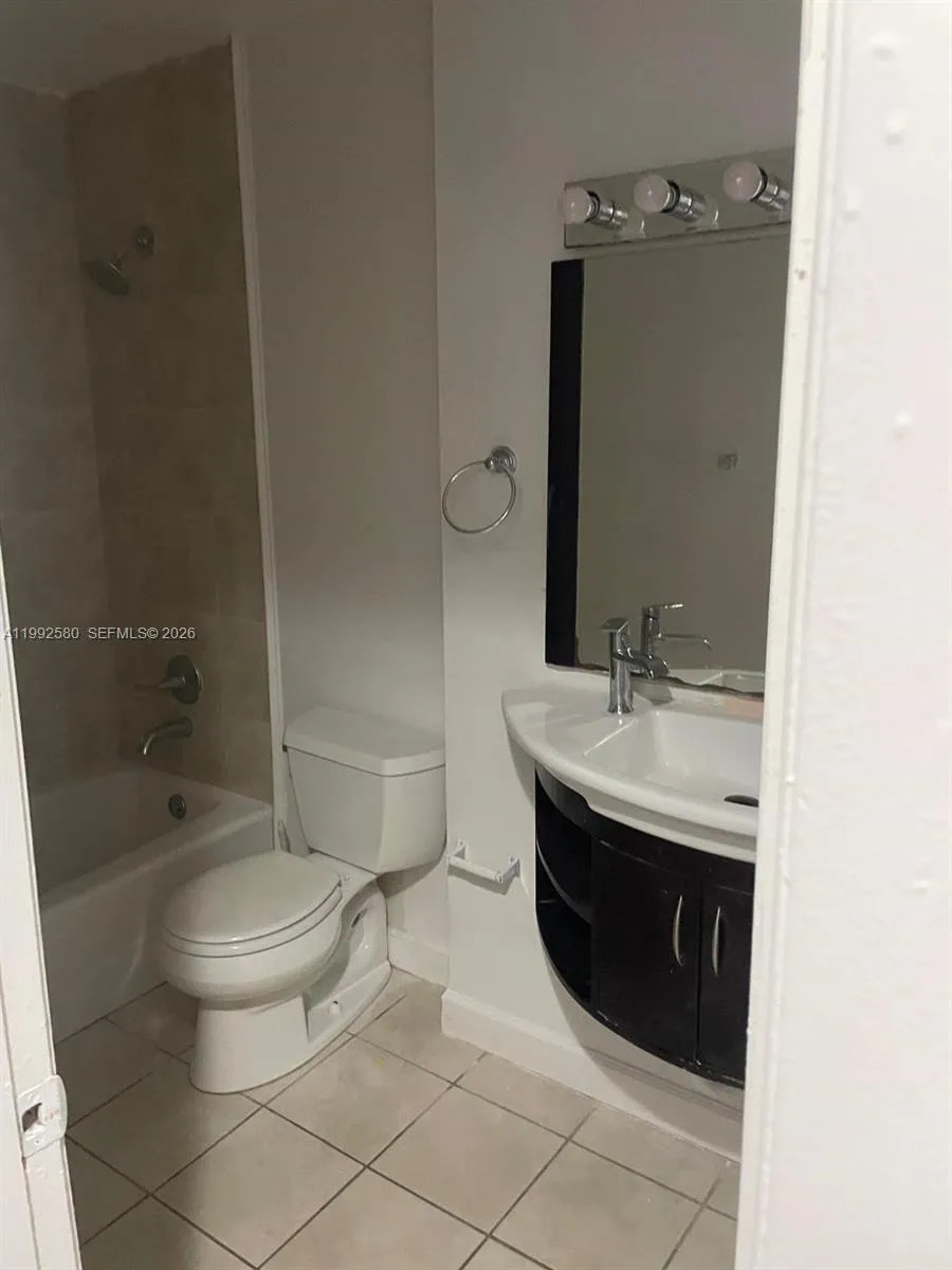 222 Sw 1st St H-5, Pompano Beach, Florida 33060, Pompano Beach, Florida 33060, 2 Bedrooms Bedrooms, ,2 BathroomsBathrooms,Residential Lease,For Rent,222 Sw 1st St H-5, Pompano Beach, Florida 33060,A11992580