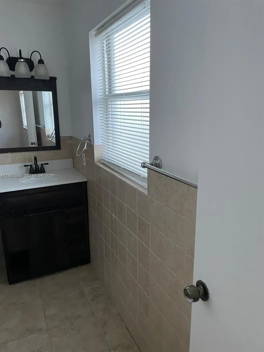 222 Sw 1st St H-5, Pompano Beach, Florida 33060, Pompano Beach, Florida 33060, 2 Bedrooms Bedrooms, ,2 BathroomsBathrooms,Residential Lease,For Rent,222 Sw 1st St H-5, Pompano Beach, Florida 33060,A11992580