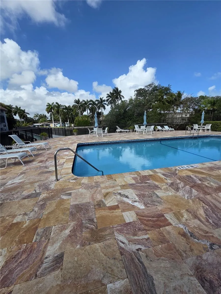 333 Nw 17th Ct 203b, Fort Lauderdale, Florida 3331, Fort Lauderdale, Florida 33311, 2 Bedrooms Bedrooms, ,2 BathroomsBathrooms,Residential,For Sale,333 Nw 17th Ct 203b, Fort Lauderdale, Florida 3331,A11992524