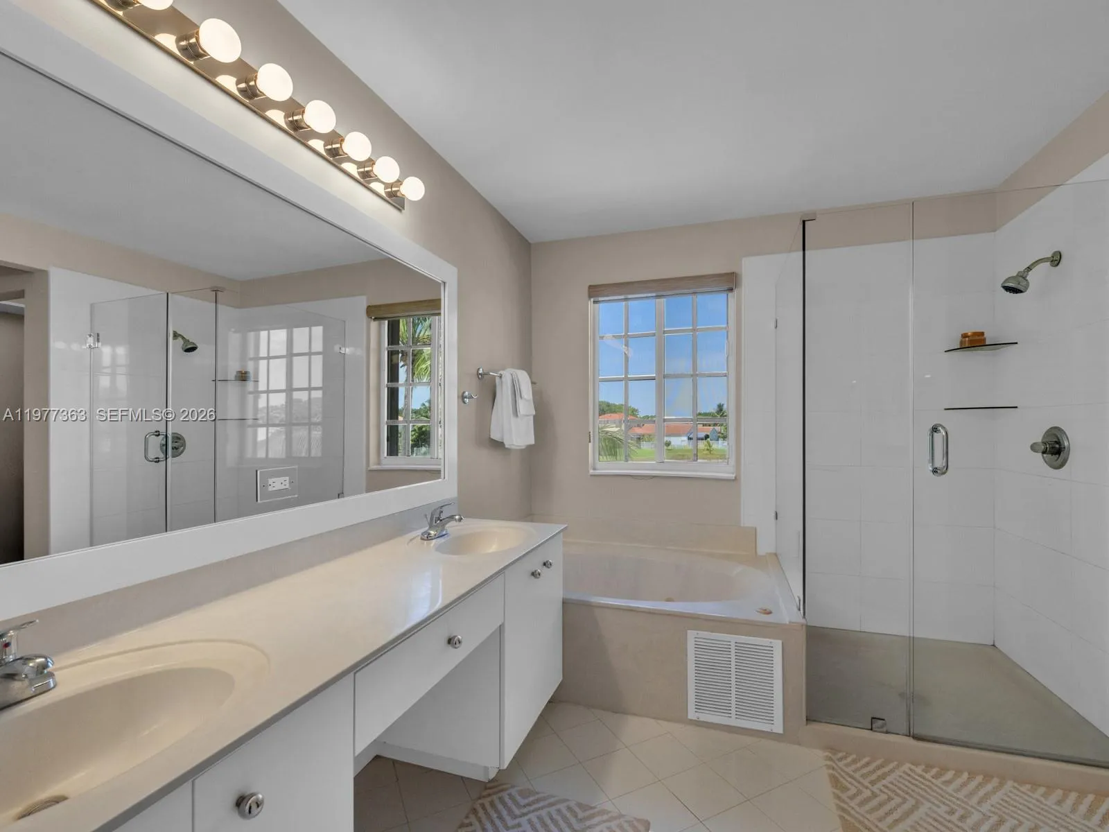 4400 Fox Ridge Dr, Weston, Florida 33331, Weston, Florida 33331, 5 Bedrooms Bedrooms, ,4 BathroomsBathrooms,Residential,For Sale,4400 Fox Ridge Dr, Weston, Florida 33331,A11977363