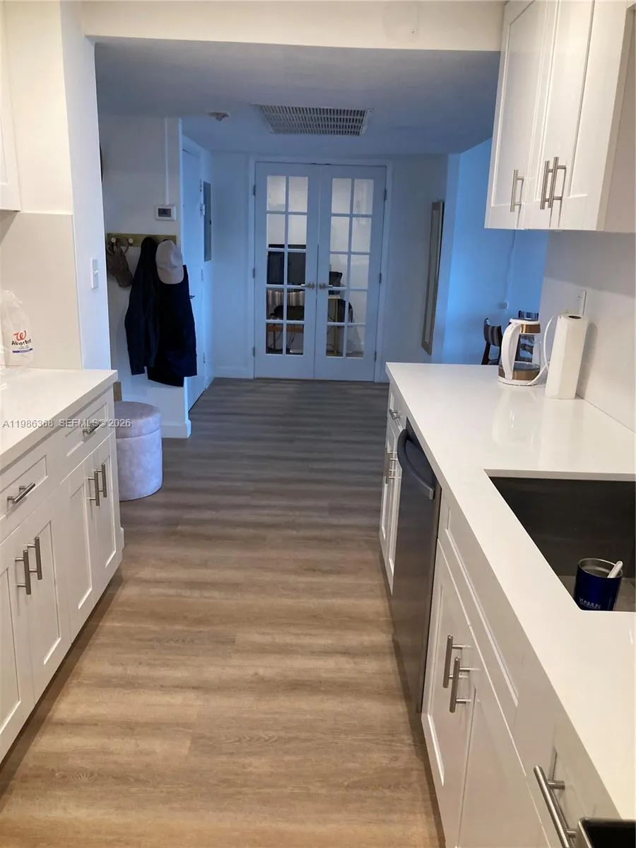 5401 Collins Ave 320, Miami Beach, Florida 33140, Miami Beach, Florida 33140, 2 Bedrooms Bedrooms, ,2 BathroomsBathrooms,Residential Lease,For Rent,5401 Collins Ave 320, Miami Beach, Florida 33140,A11986368