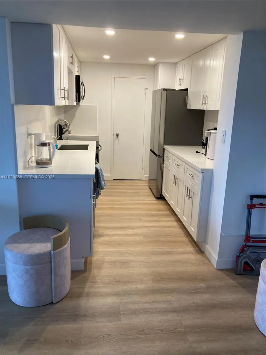 5401 Collins Ave 320, Miami Beach, Florida 33140, Miami Beach, Florida 33140, 2 Bedrooms Bedrooms, ,2 BathroomsBathrooms,Residential Lease,For Rent,5401 Collins Ave 320, Miami Beach, Florida 33140,A11986368