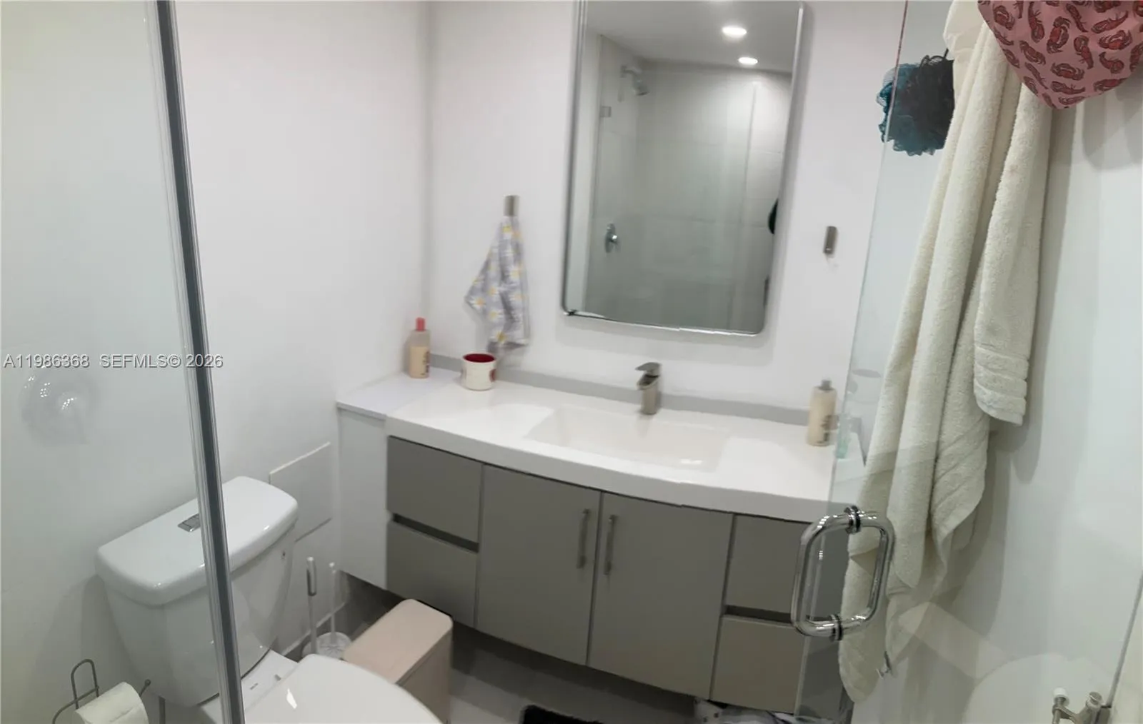 5401 Collins Ave 320, Miami Beach, Florida 33140, Miami Beach, Florida 33140, 2 Bedrooms Bedrooms, ,2 BathroomsBathrooms,Residential Lease,For Rent,5401 Collins Ave 320, Miami Beach, Florida 33140,A11986368