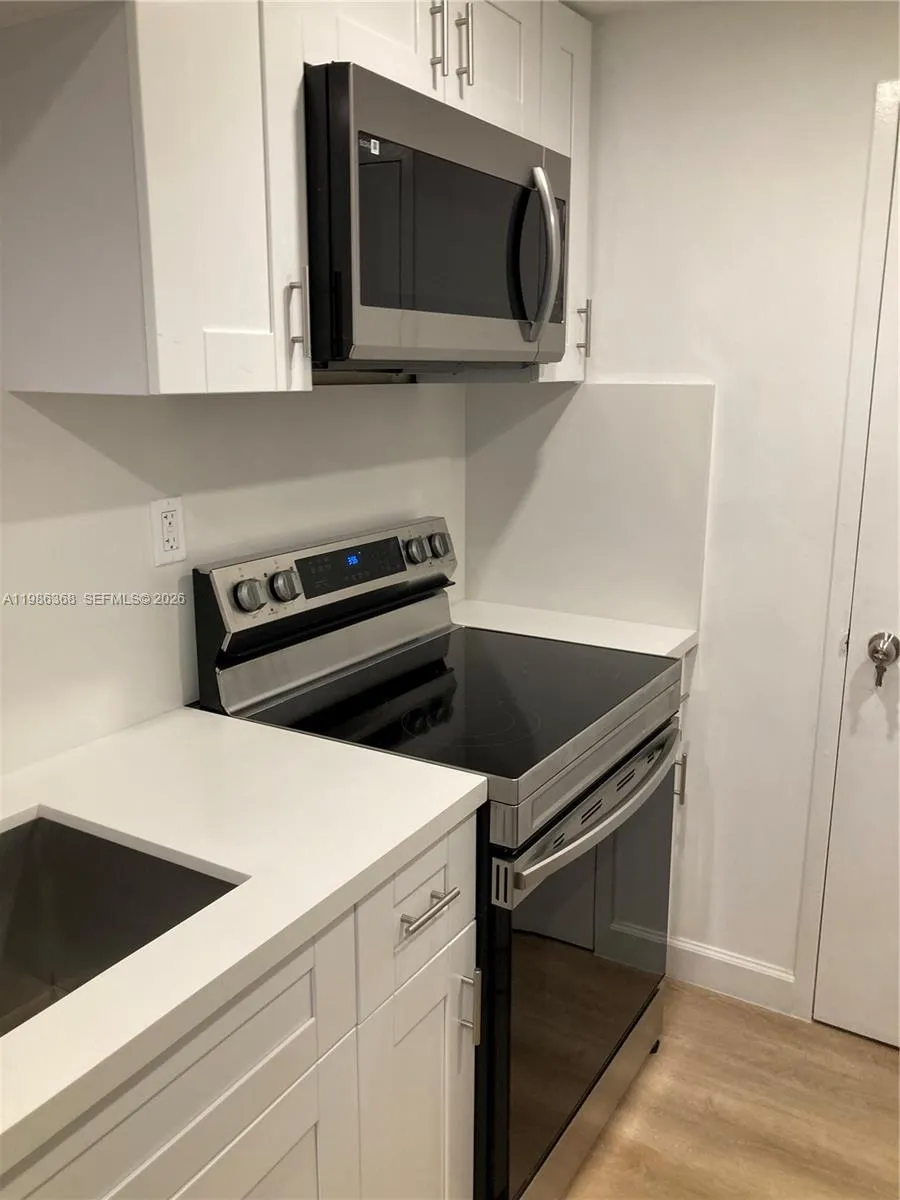 5401 Collins Ave 320, Miami Beach, Florida 33140, Miami Beach, Florida 33140, 2 Bedrooms Bedrooms, ,2 BathroomsBathrooms,Residential Lease,For Rent,5401 Collins Ave 320, Miami Beach, Florida 33140,A11986368