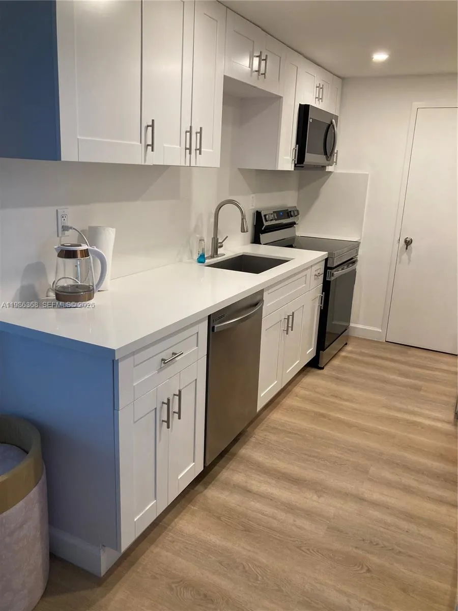 5401 Collins Ave 320, Miami Beach, Florida 33140, Miami Beach, Florida 33140, 2 Bedrooms Bedrooms, ,2 BathroomsBathrooms,Residential Lease,For Rent,5401 Collins Ave 320, Miami Beach, Florida 33140,A11986368