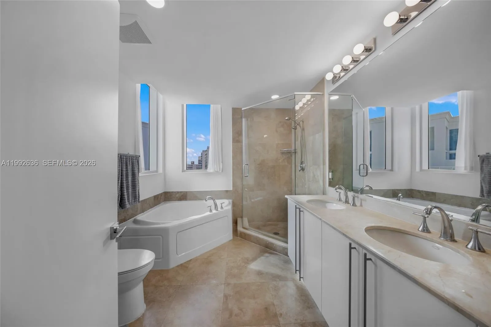 3030 Ne 188th St 602, Aventura, Florida 33180, Aventura, Florida 33180, 3 Bedrooms Bedrooms, ,2 BathroomsBathrooms,Residential Lease,For Rent,3030 Ne 188th St 602, Aventura, Florida 33180,A11992636