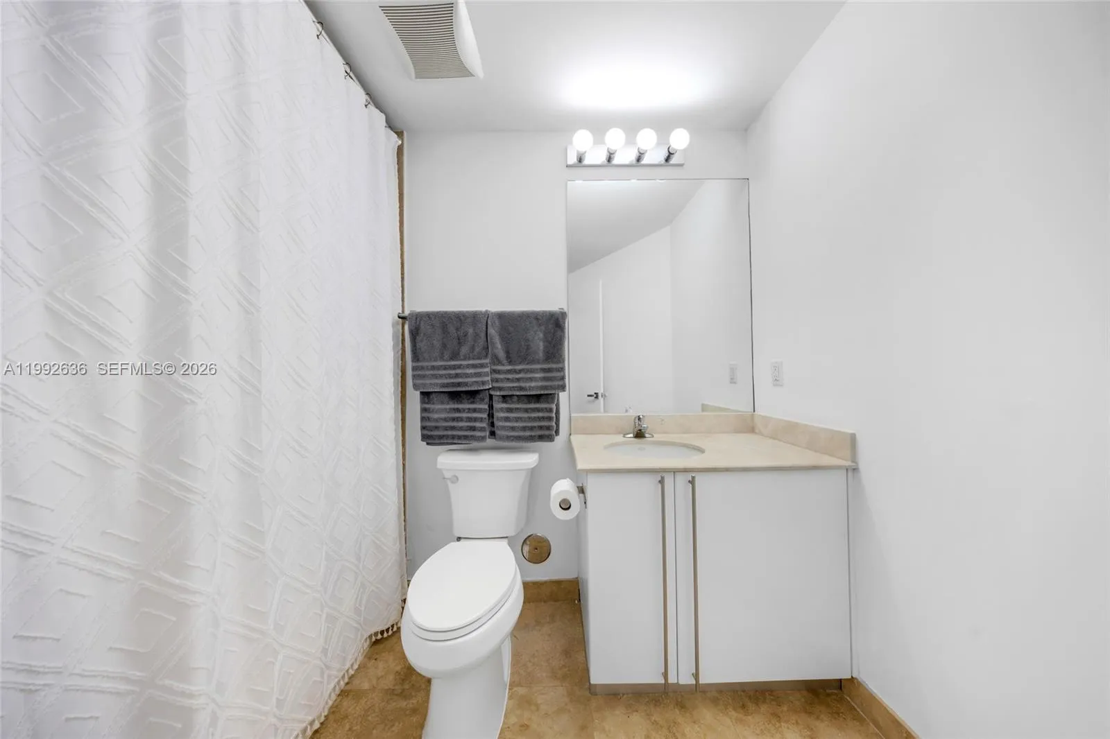 3030 Ne 188th St 602, Aventura, Florida 33180, Aventura, Florida 33180, 3 Bedrooms Bedrooms, ,2 BathroomsBathrooms,Residential Lease,For Rent,3030 Ne 188th St 602, Aventura, Florida 33180,A11992636