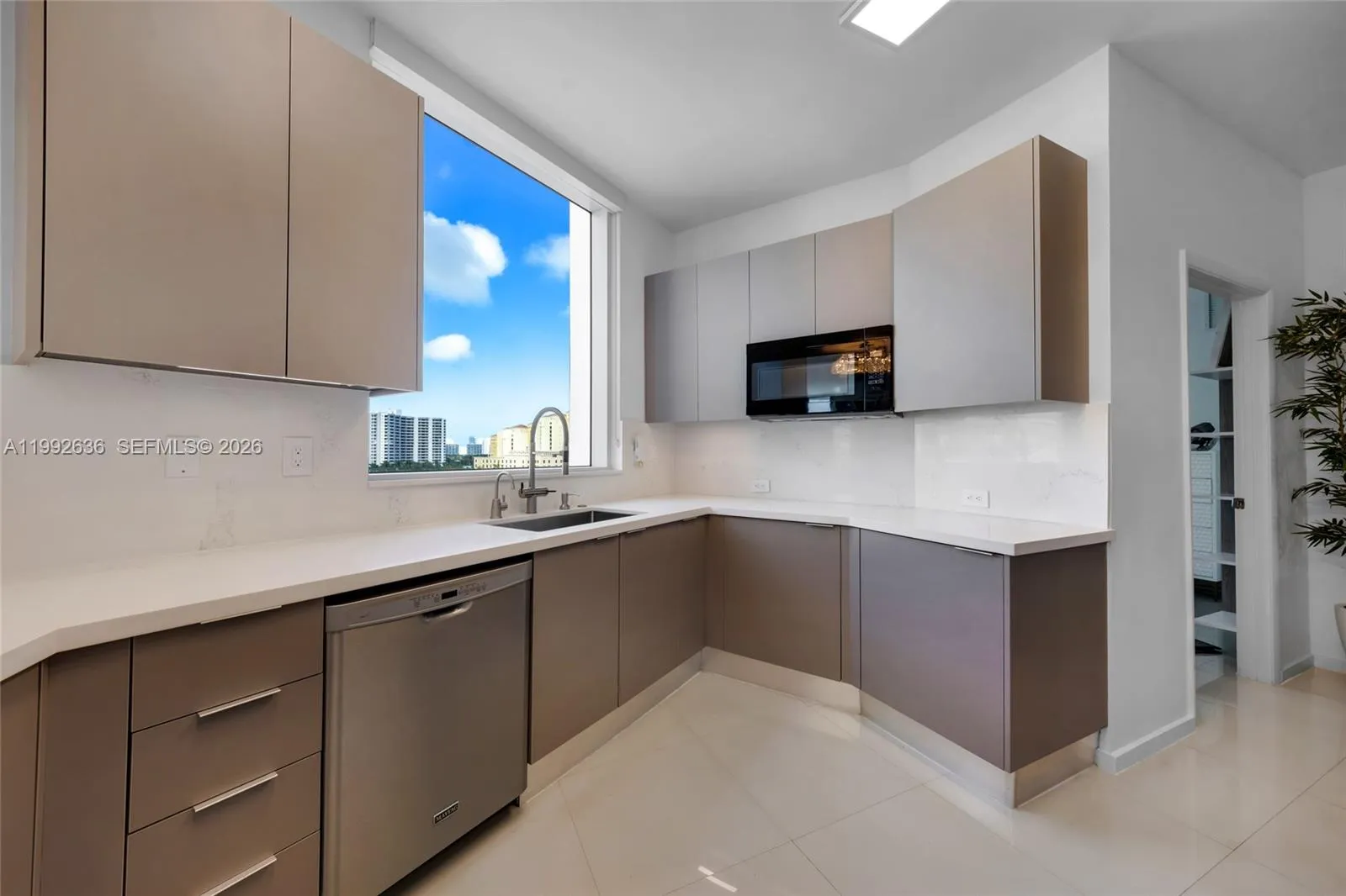 3030 Ne 188th St 602, Aventura, Florida 33180, Aventura, Florida 33180, 3 Bedrooms Bedrooms, ,2 BathroomsBathrooms,Residential Lease,For Rent,3030 Ne 188th St 602, Aventura, Florida 33180,A11992636