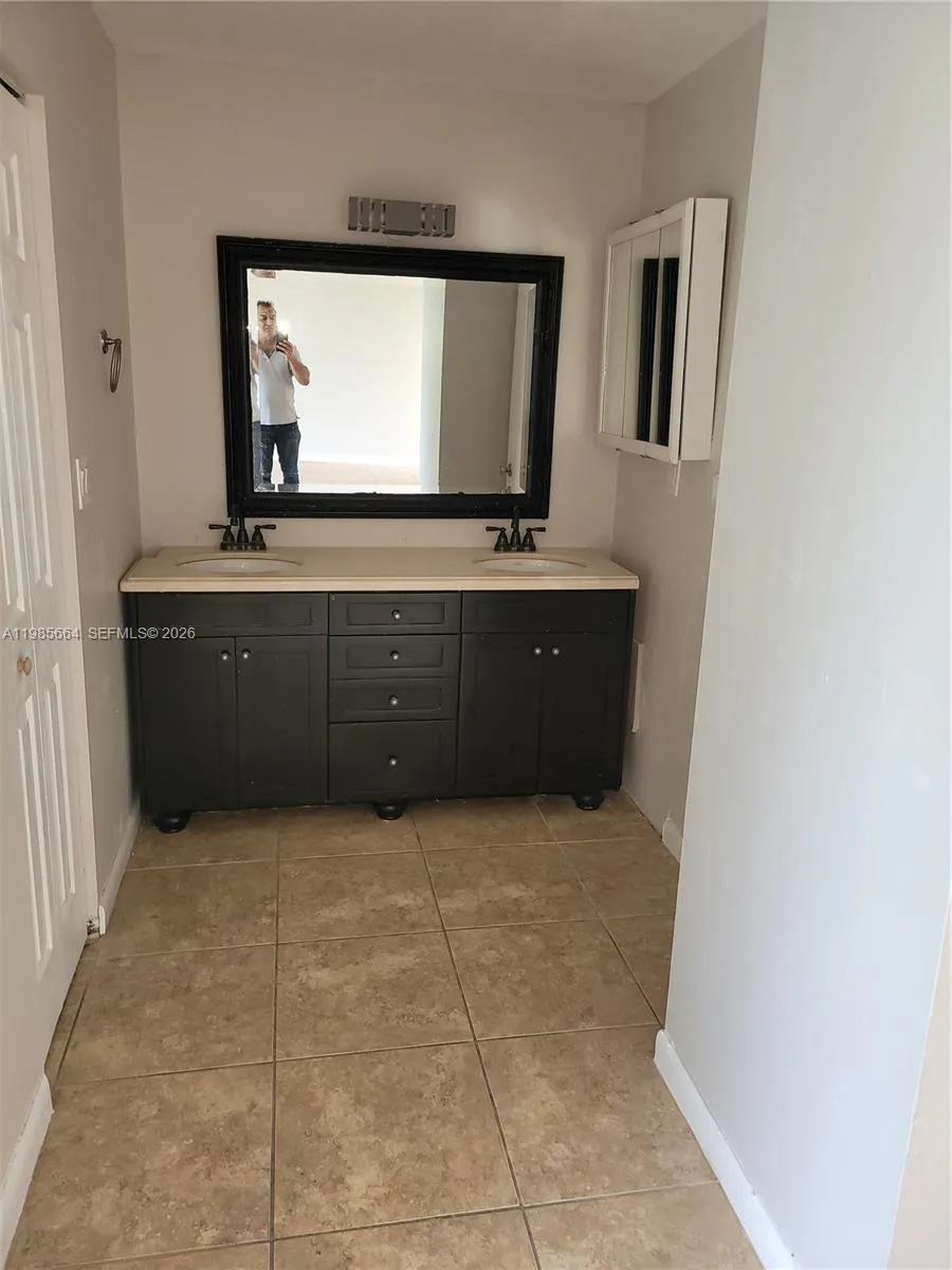 14389 Kendale Lakes Cir 14389, Miami, Florida 3318, Miami, Florida 33183, 4 Bedrooms Bedrooms, ,2 BathroomsBathrooms,Residential Lease,For Rent,14389 Kendale Lakes Cir 14389, Miami, Florida 3318,A11985664