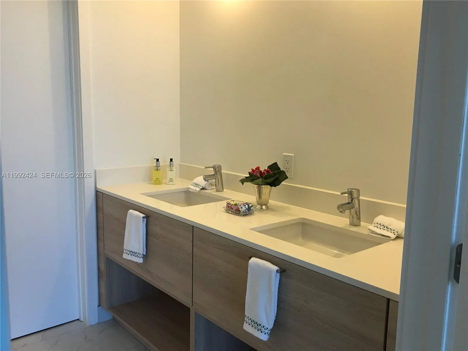 16385 Biscayne Blvd 2206, North Miami Beach, Flori, North Miami Beach, Florida 33160, 2 Bedrooms Bedrooms, ,2 BathroomsBathrooms,Residential,For Sale,16385 Biscayne Blvd 2206, North Miami Beach, Flori,A11992424