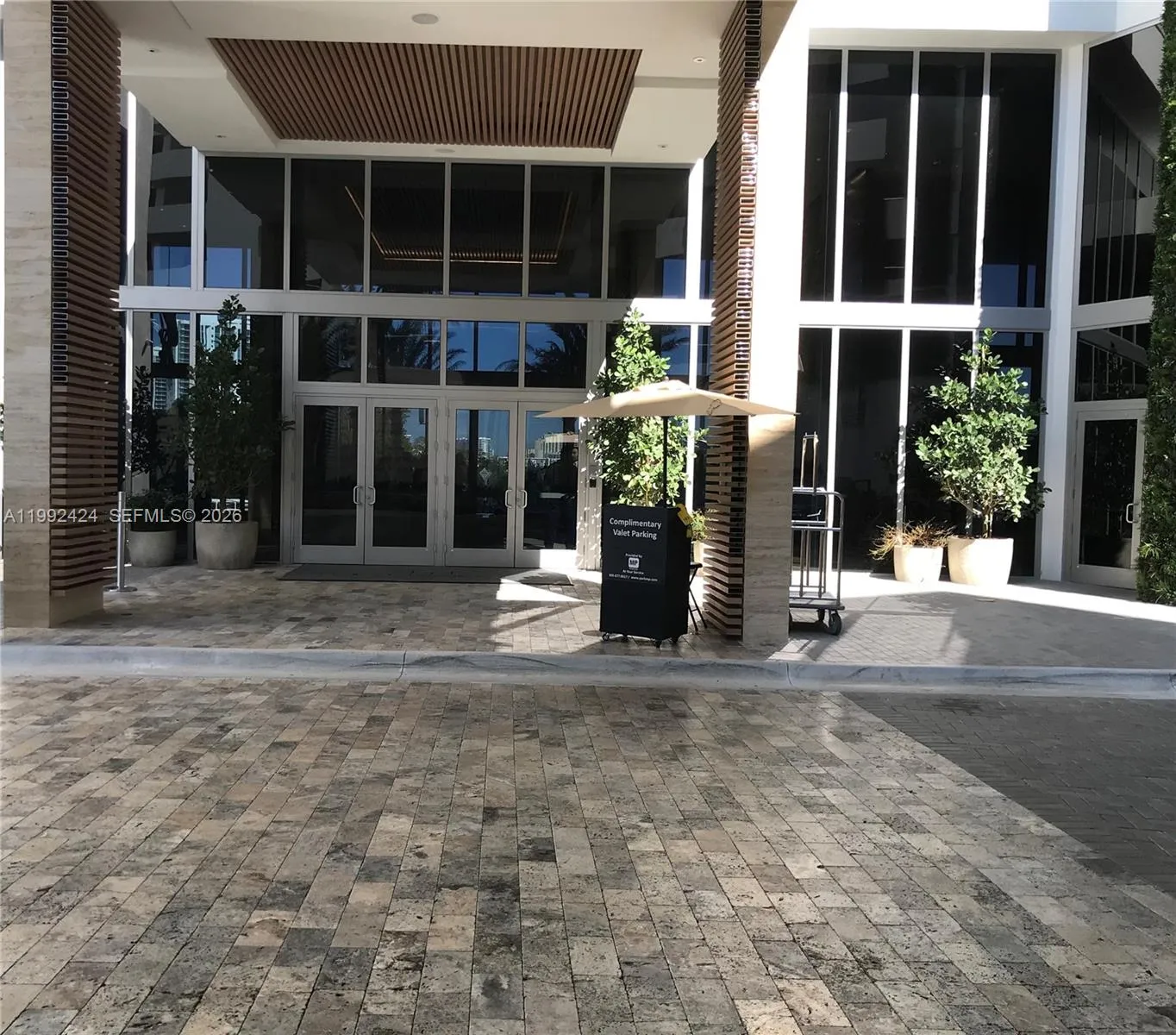 16385 Biscayne Blvd 2206, North Miami Beach, Flori, North Miami Beach, Florida 33160, 2 Bedrooms Bedrooms, ,2 BathroomsBathrooms,Residential,For Sale,16385 Biscayne Blvd 2206, North Miami Beach, Flori,A11992424