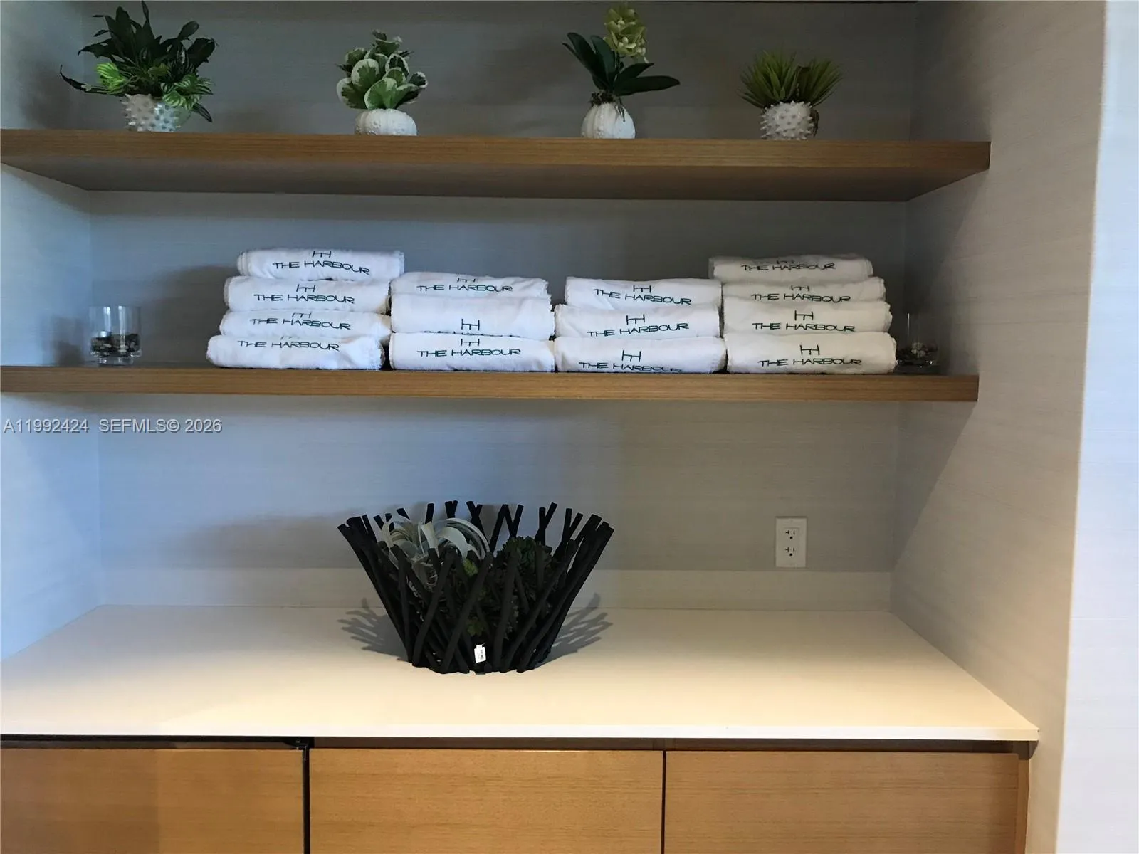 16385 Biscayne Blvd 2206, North Miami Beach, Flori, North Miami Beach, Florida 33160, 2 Bedrooms Bedrooms, ,2 BathroomsBathrooms,Residential,For Sale,16385 Biscayne Blvd 2206, North Miami Beach, Flori,A11992424