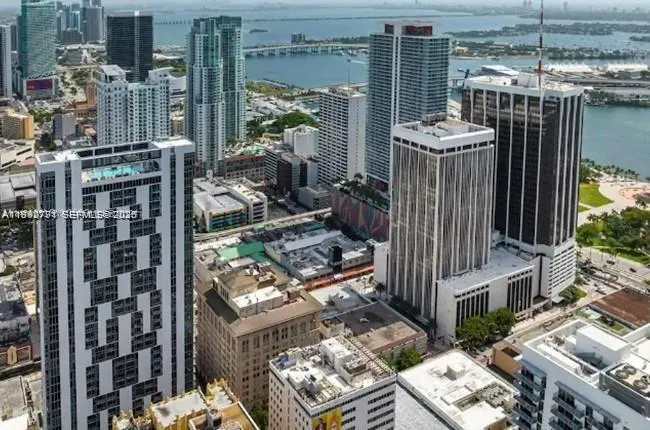 151 Se 1 3111, Miami, Florida 33131, Miami, Florida 33131, 2 Bedrooms Bedrooms, ,2 BathroomsBathrooms,Residential Lease,For Rent,151 Se 1 3111, Miami, Florida 33131,A11992791