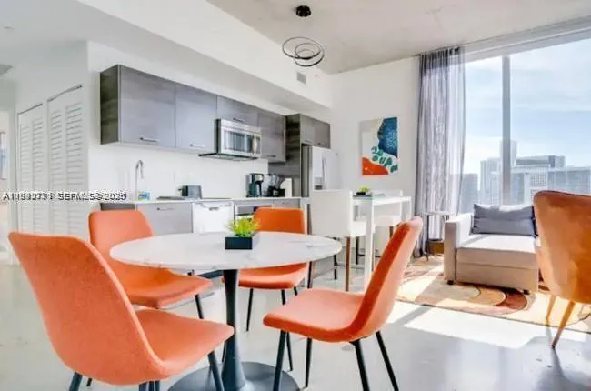 151 Se 1 3111, Miami, Florida 33131, Miami, Florida 33131, 2 Bedrooms Bedrooms, ,2 BathroomsBathrooms,Residential Lease,For Rent,151 Se 1 3111, Miami, Florida 33131,A11992791