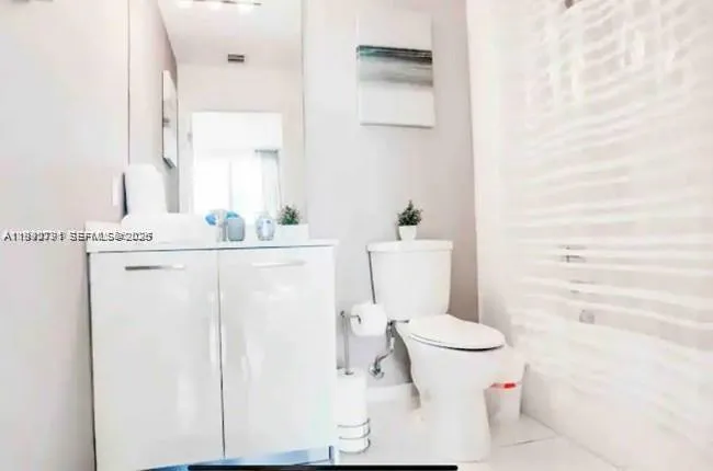 151 Se 1 3111, Miami, Florida 33131, Miami, Florida 33131, 2 Bedrooms Bedrooms, ,2 BathroomsBathrooms,Residential Lease,For Rent,151 Se 1 3111, Miami, Florida 33131,A11992791