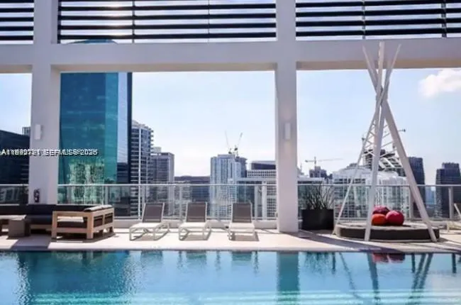 151 Se 1 3111, Miami, Florida 33131, Miami, Florida 33131, 2 Bedrooms Bedrooms, ,2 BathroomsBathrooms,Residential Lease,For Rent,151 Se 1 3111, Miami, Florida 33131,A11992791