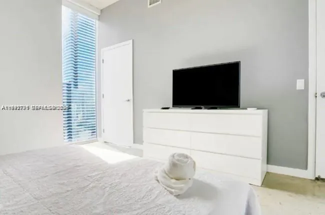 151 Se 1 3111, Miami, Florida 33131, Miami, Florida 33131, 2 Bedrooms Bedrooms, ,2 BathroomsBathrooms,Residential Lease,For Rent,151 Se 1 3111, Miami, Florida 33131,A11992791