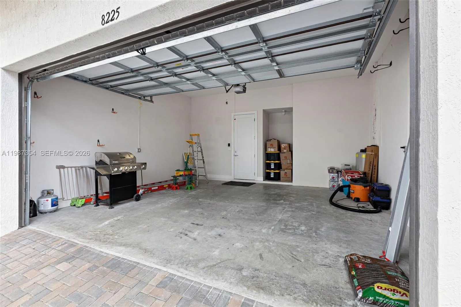 8225 Nw 43rd St, Doral, Florida 33166, Doral, Florida 33166, 4 Bedrooms Bedrooms, ,3 BathroomsBathrooms,Residential Lease,For Rent,8225 Nw 43rd St, Doral, Florida 33166,A11987354