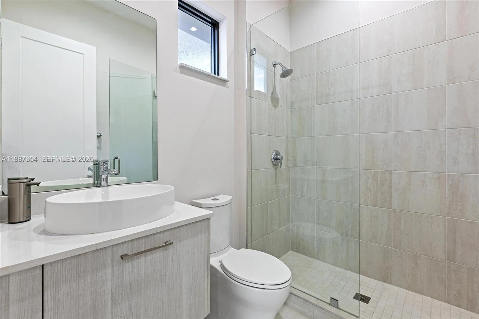 8225 Nw 43rd St, Doral, Florida 33166, Doral, Florida 33166, 4 Bedrooms Bedrooms, ,3 BathroomsBathrooms,Residential Lease,For Rent,8225 Nw 43rd St, Doral, Florida 33166,A11987354