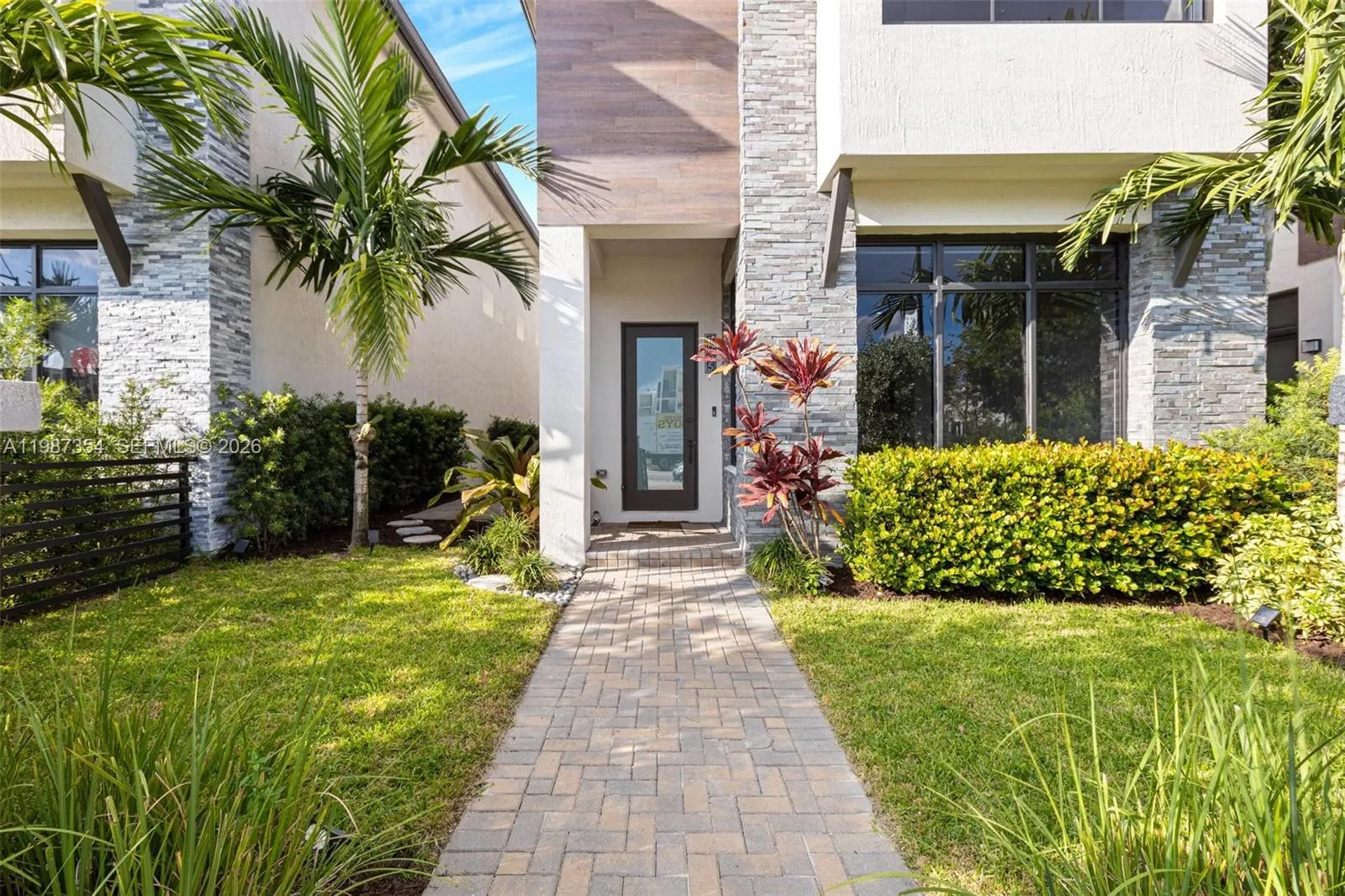 8225 Nw 43rd St, Doral, Florida 33166, Doral, Florida 33166, 4 Bedrooms Bedrooms, ,3 BathroomsBathrooms,Residential Lease,For Rent,8225 Nw 43rd St, Doral, Florida 33166,A11987354