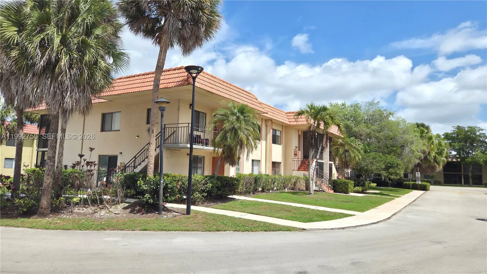 357 Lakeview Dr 201, Weston, Florida 33326, Weston, Florida 33326, 2 Bedrooms Bedrooms, ,2 BathroomsBathrooms,Residential Lease,For Rent,357 Lakeview Dr 201, Weston, Florida 33326,A11992750