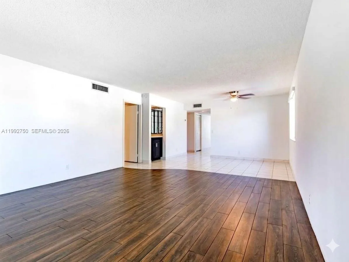 357 Lakeview Dr 201, Weston, Florida 33326, Weston, Florida 33326, 2 Bedrooms Bedrooms, ,2 BathroomsBathrooms,Residential Lease,For Rent,357 Lakeview Dr 201, Weston, Florida 33326,A11992750