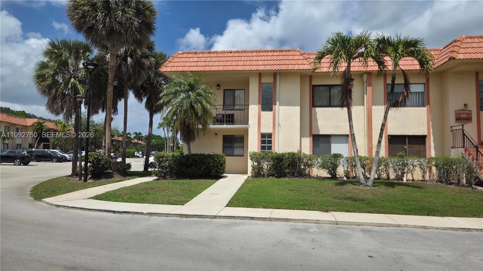 357 Lakeview Dr 201, Weston, Florida 33326, Weston, Florida 33326, 2 Bedrooms Bedrooms, ,2 BathroomsBathrooms,Residential Lease,For Rent,357 Lakeview Dr 201, Weston, Florida 33326,A11992750