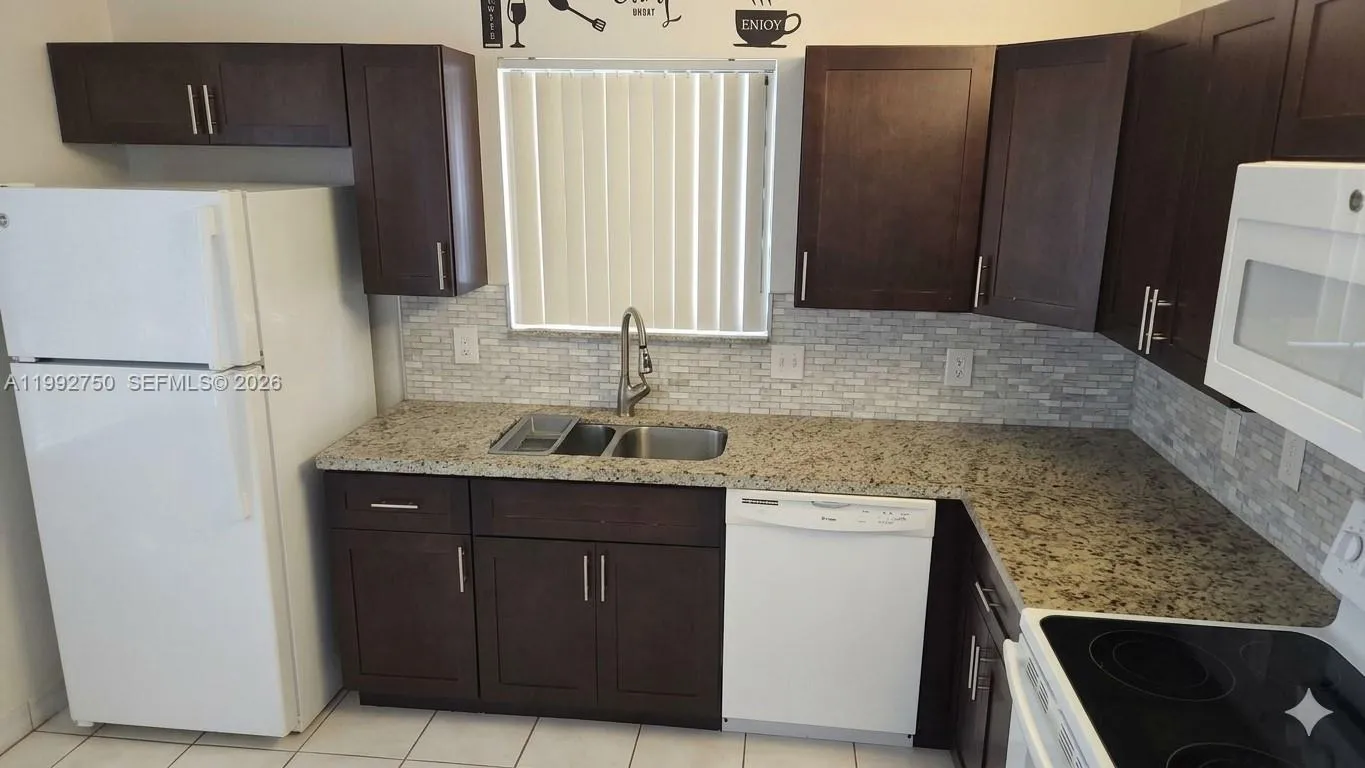 357 Lakeview Dr 201, Weston, Florida 33326, Weston, Florida 33326, 2 Bedrooms Bedrooms, ,2 BathroomsBathrooms,Residential Lease,For Rent,357 Lakeview Dr 201, Weston, Florida 33326,A11992750