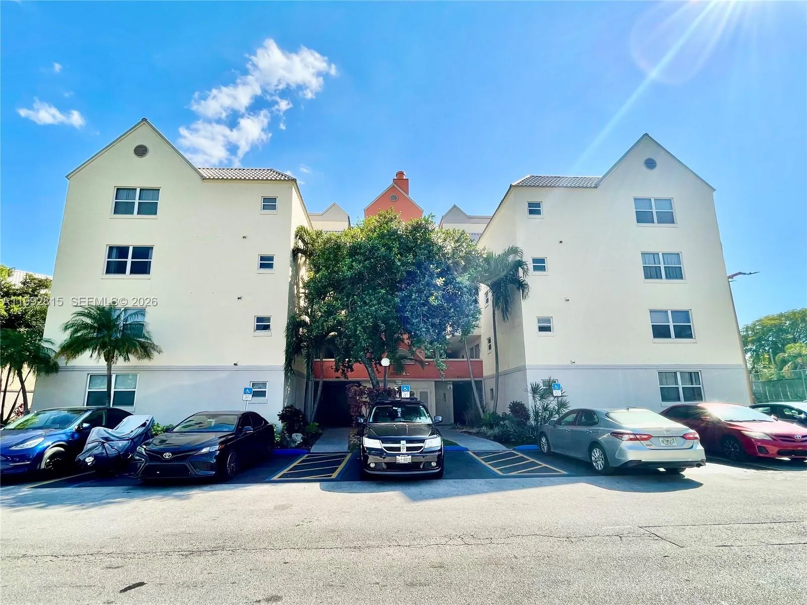 8255 Lake Dr 102, Doral, Florida 33166, Doral, Florida 33166, 1 Bedroom Bedrooms, ,1 BathroomBathrooms,Residential Lease,For Rent,8255 Lake Dr 102, Doral, Florida 33166,A11992815