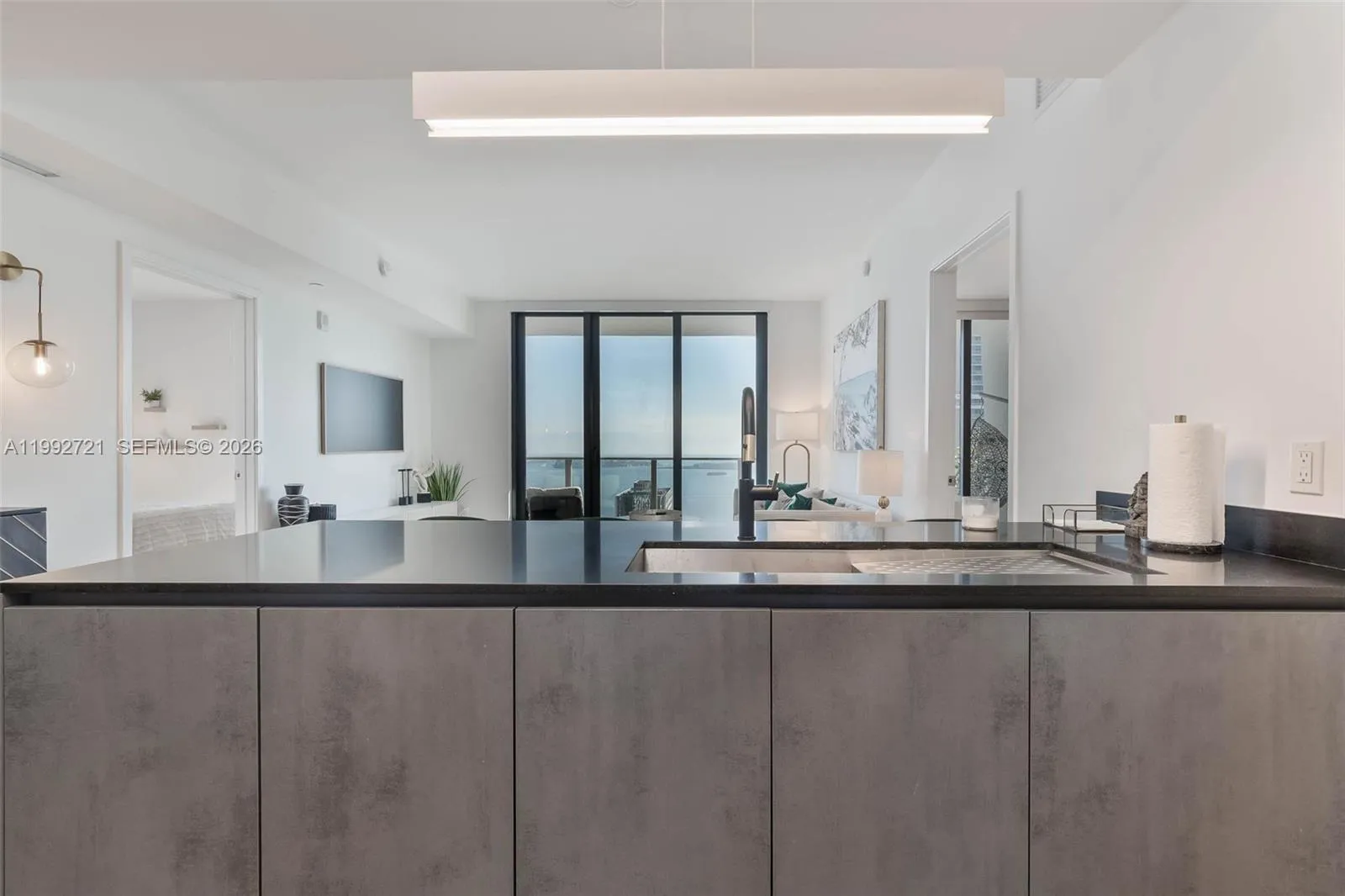 Miami, Florida 33131, 2 Bedrooms Bedrooms, ,3 BathroomsBathrooms,Residential Lease,For Rent,A11992721