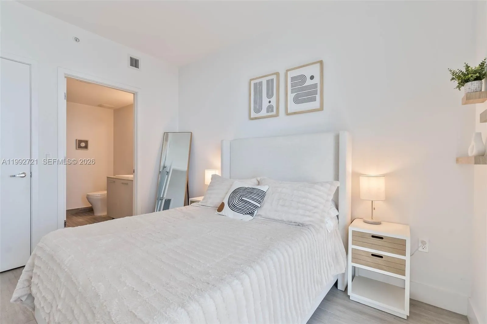 Miami, Florida 33131, 2 Bedrooms Bedrooms, ,3 BathroomsBathrooms,Residential Lease,For Rent,A11992721